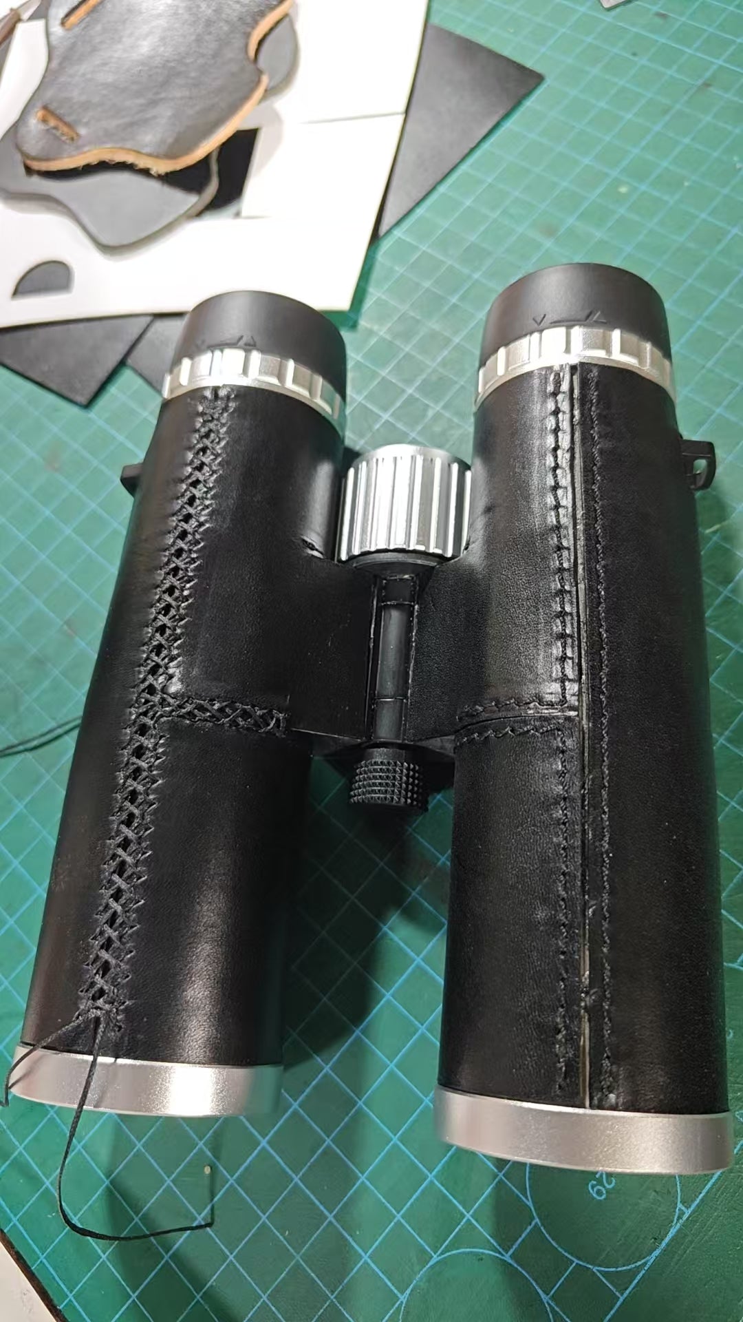 APEX 10x42 UHD